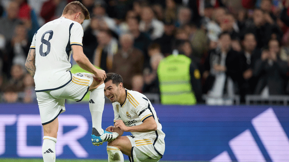 爱游戏平台-字母哥与40激战德国队分钟亚冠窗口期刷纪录，瓦伦西亚豪取连胜备战法甲直接炸裂的简单介绍